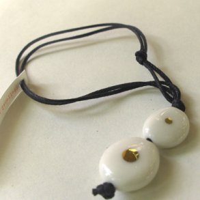 Armbnd STONE, hvid m. guld prik, Anne Black