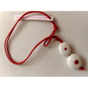 Armbnd STONE, hvid m. rd prik, Anne Black