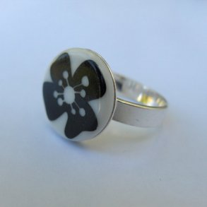 Casalinga slvring med sort blomst