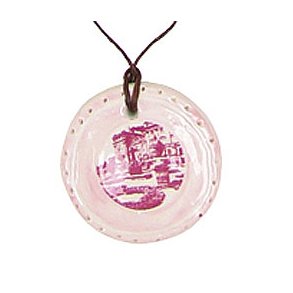 Halskde med vedhng i porceln fra Rice